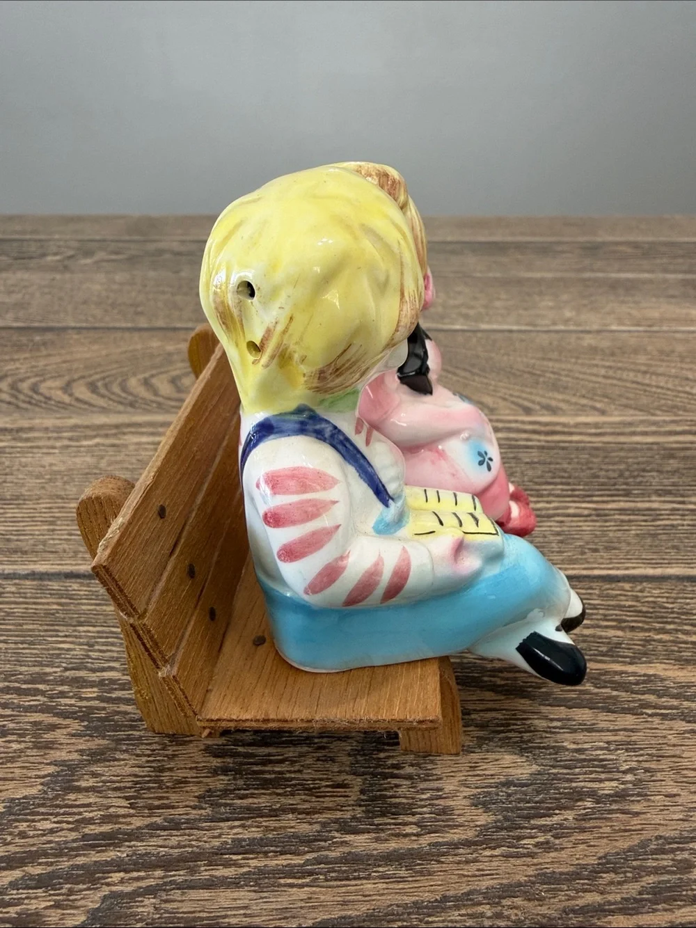 Mid-Century 3-Piece Salt Pepper Shakers Girl Boy Kissing Japan Vtg Shelf Sitters